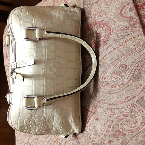 GUC Dooney and Burke pale green croc-embossed leather. Silver hardware. - Picture 2 of 16